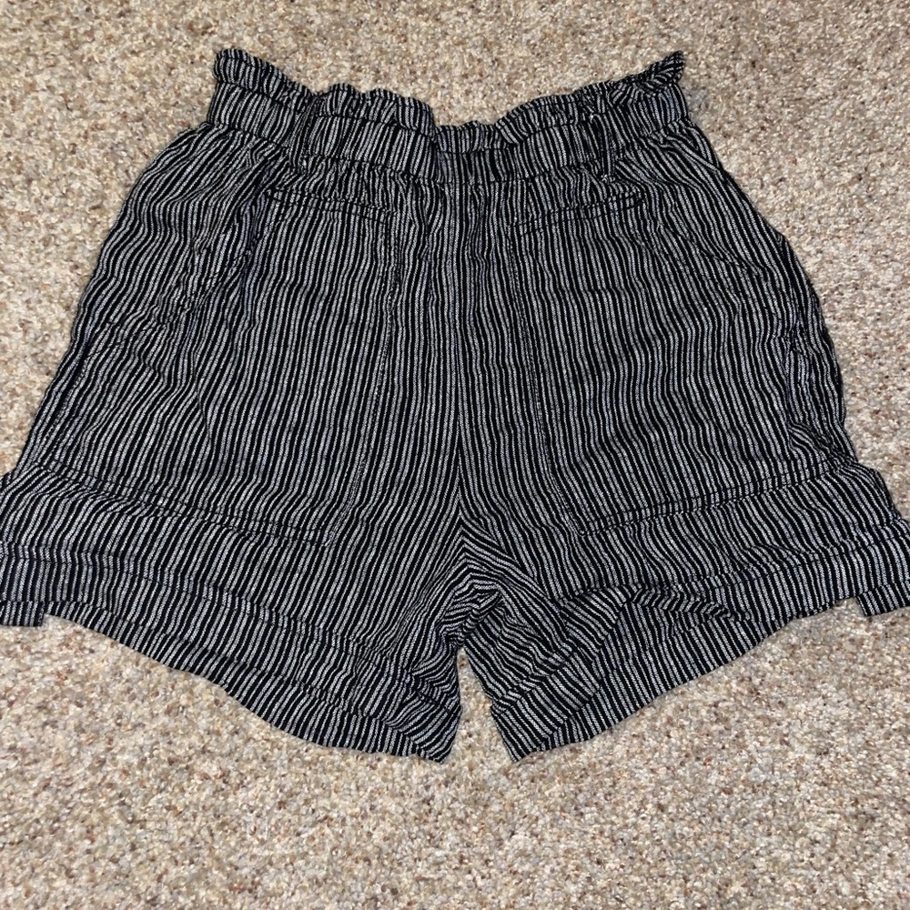 Black and white striped stretchy shorts. Size Xs. Worn once.